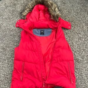 Gap red puffer vest, perfect for the holiday season!